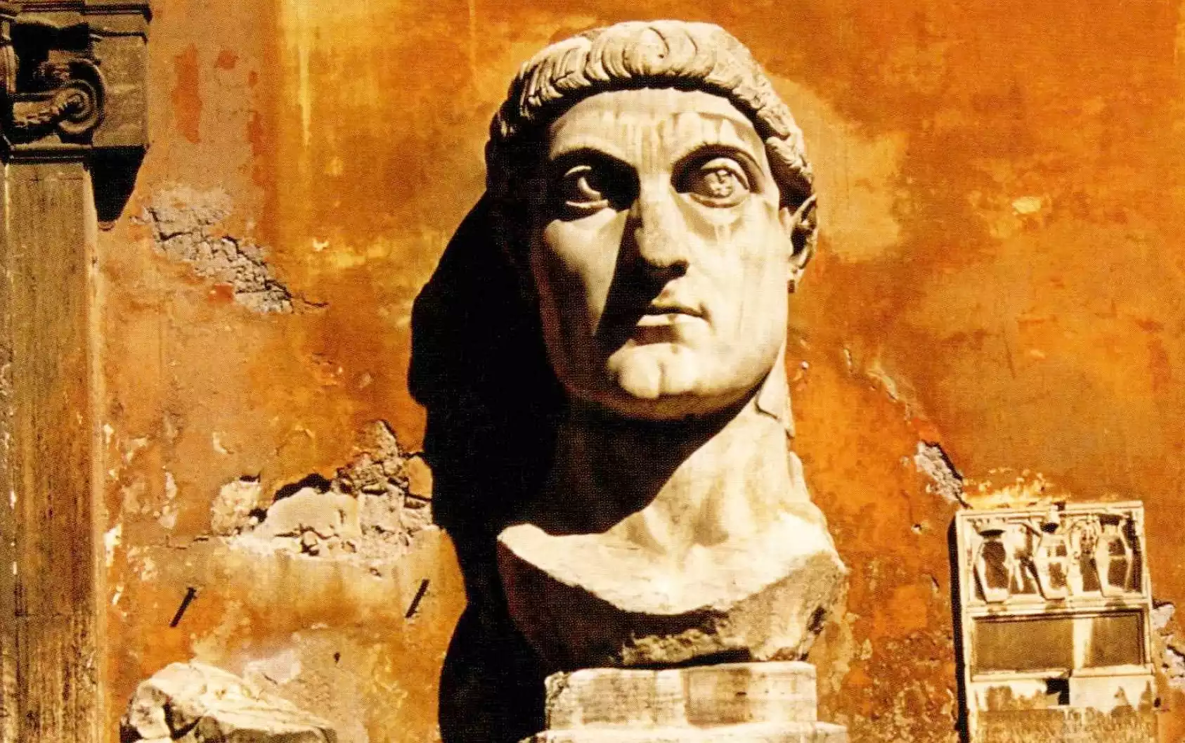 Κεφαλή αγάλματος του Ρωμαίου αυτοκράτορα Κωνσταντίνου, ο οποίος με το Διάταγμα των Μεδιολάνων άνοιξε το δρόμο για τη Βυζαντινή Εκκλησία.