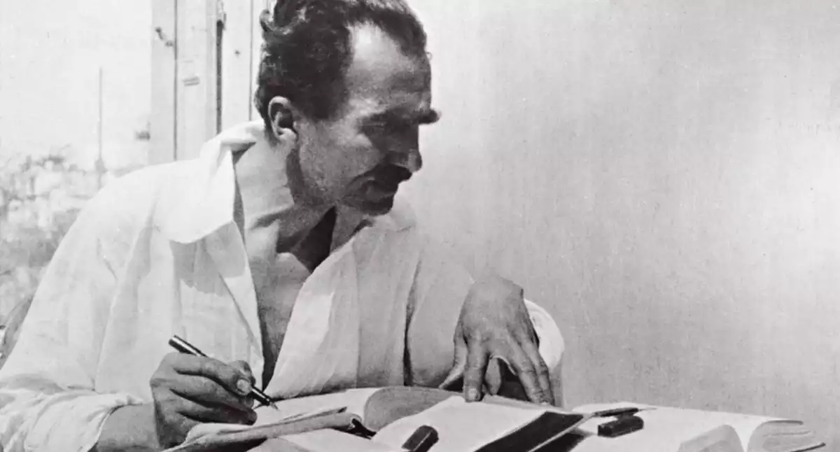 Νίκος Καζαντζάκης: Φωτογραφία Εργασίας Στο Σπίτι