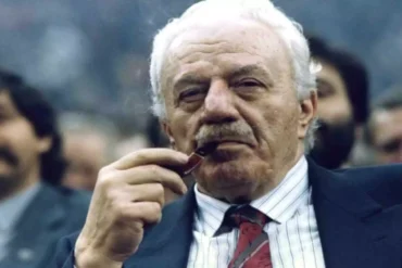 Η Ανασυγκρότηση Του Κκε: Ο Ρόλος Του Χαριλάου Φλωράκη 34 Η Ανασυγκρότηση Του Κκε: Μια Ηρωική Προσπάθεια