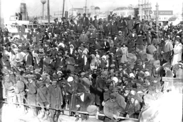 Άφιξη Των Προσφύγων Το 1922: Η Τραγική Έξοδος 1,5 Εκατ. Ελλήνων 20 Η Άφιξη Των Προσφύγων Το 1922 Από Τη Μικρά Ασία Και Την Ανατολική Θράκη