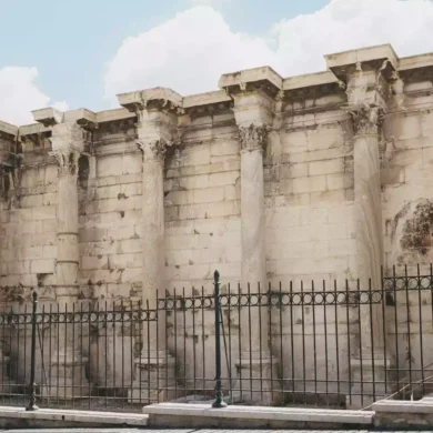 Βιβλιοθήκη του Αδριανού: Εξερευνήστε τη σημασία της ως κέντρο μάθησης και πολιτισμού στην αρχαία Αθήνα.