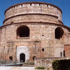 थेसालोनिकी की रोTon्डा - शहर का प्रतीक, रहस्यमय मोज़ेक के साथ