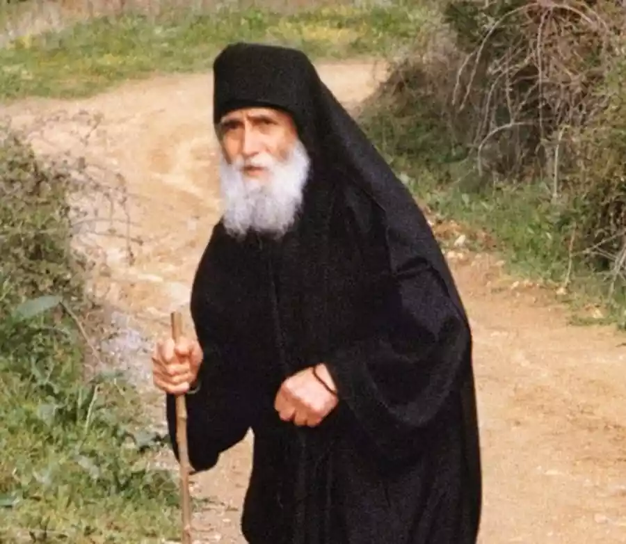 Ο Άγιος Παΐσιος ο Αγιορείτης (1924-1994), ένας από τους πλέον αγαπητούς και σεβάσμιους Αγίους