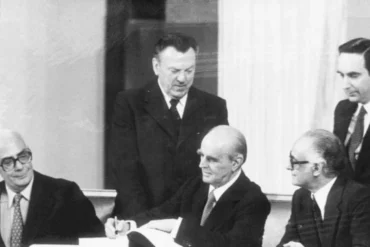 Η Ένταξη Της Ελλάδας Στην Εοκ Το 1981 23 Ένταξη Της Ελλάδας Στην Εοκ: Ιστορική Αναδρομή Και Επιπτώσεις.