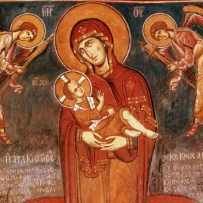 Η Παναγία Αρακιώτισσα Αποτελεί Ένα Εξαιρετικό Δείγμα Βυζαντινής Τέχνης Του 12Ου Αιώνα Στην Κύπρο, Με Μοναδικό Θεολογικό Συμβολισμό.