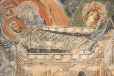 Susurros Sagrados: El Fresco De La Cripta De Osios Lukás 19 Primer Plano Del Cuerpo De Cristo Durante La Escena Del Entierro En El Fresco Bizantino Del Siglo Xi De Osios Lukás.