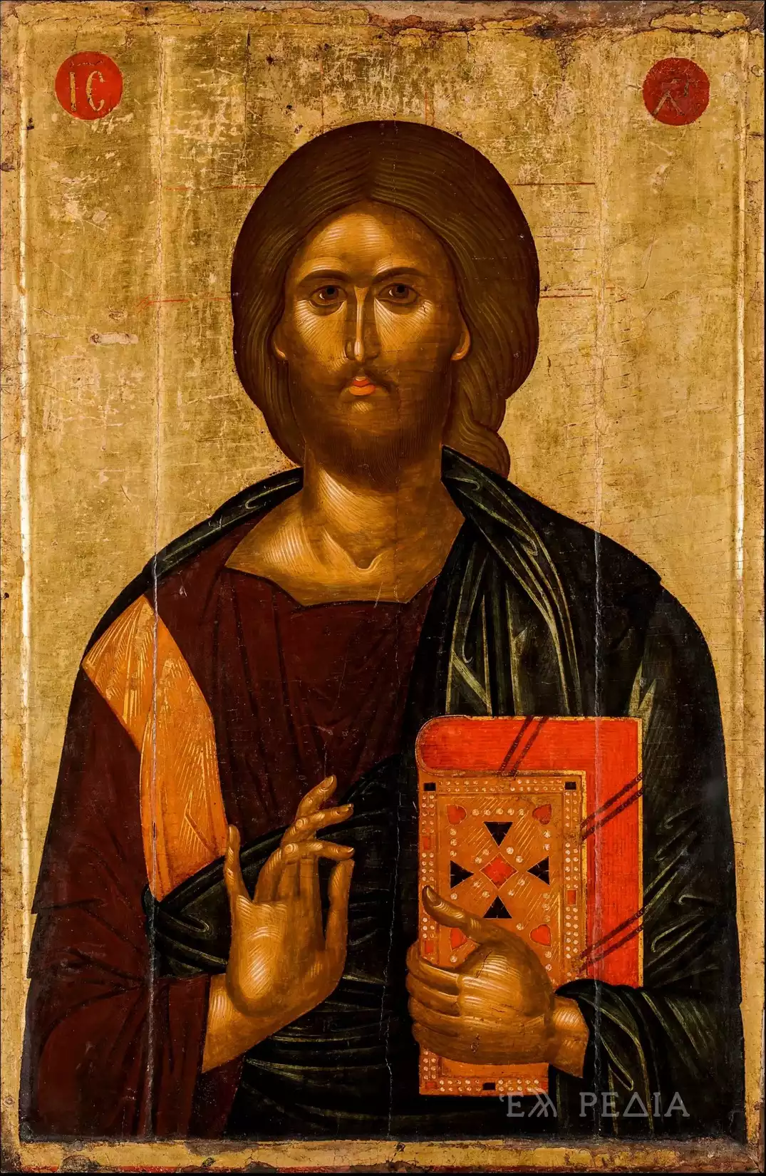 Il Pantocratore Di Akotantos: Arte Cretese 7 Il Pantocratore Di Akotantos In Composizione Completa, Con Il Fondo Aureo, I Monogrammi Ic Xc E Il Caratteristico Gesto Di Benedizione Che Definisce Il Tipo Iconografico.