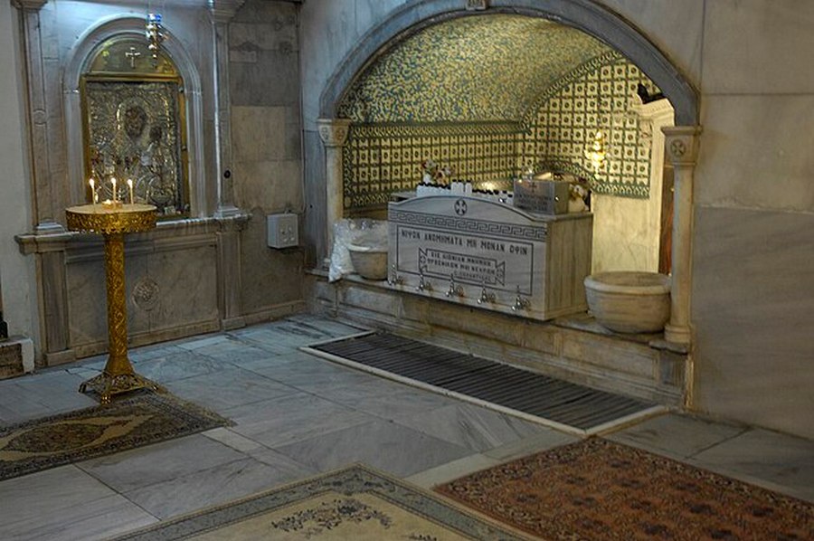 Η Ιστορία Της Μονής Των Βλαχερνών: Αρχιτεκτονική, Τέχνη Και Το Πνεύμα Του 555 Μ.χ. 14 Εσωτερική Άποψη Από Τη Μονή Βλαχερνών Με Το Άγιο Λούσμα Και Την Εικόνα Της Θεοτόκου