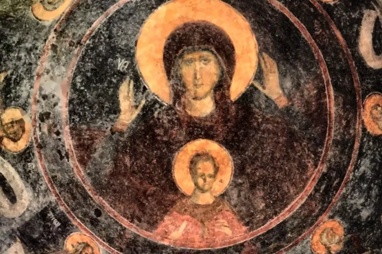 Affresco Bizantino Della Madre Di Dio Con Il Cristo E Profeti Nella Cupola Di Mistrà