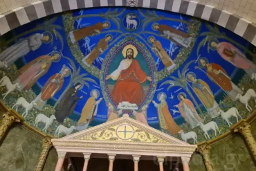 Κεντρική Σύνθεση Του Ψηφιδωτού Της Νίκαιας Με Τον Ένθρονο Χριστό Και Τους Αγίους