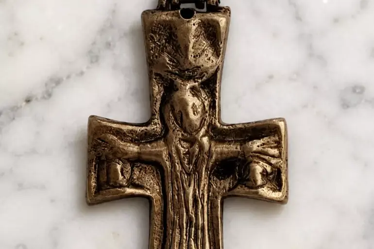 Byzantine Reliquary Cross In Cast Brass With The Theotokos In Supplication