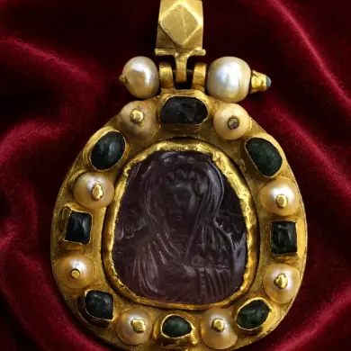 Hagiosoritissa Enkolpion With Amethyst Cameo, Pearls And Green Stones At Vatopedi