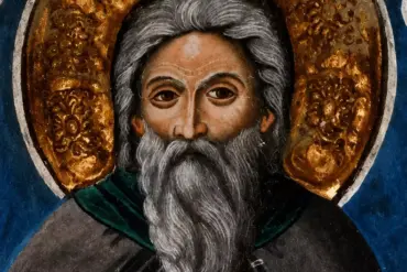 Detail Lukisan Dinding Santo Maximos Kavsokalyvites dengan Janggut Abu-abu dan Lingkaran Cahaya Emas Berhias.