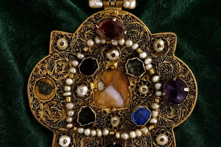 Vatopedi Christ Enkolpion With Agate Cameo, Gold Filigree, Pearls And Gemstones