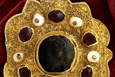 Vatopedi Christ Pantokrator Enkolpion With Green Jasper Cameo And Gold Filigree