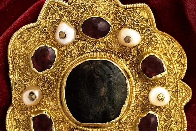 Vatopedi Christ Pantokrator Enkolpion With Green Jasper Cameo And Gold Filigree