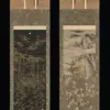 Paire de rouleaux de Kōno Bairei : à gauche le parinirvana du Bouddha, à droite la danse d’Uzume devant la grotte d’Amaterasu.
