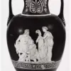 Jarrón de dos asas con Némesis sosteniendo un rollo ante Zeus entronizado y un águila junto al trono.