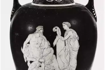 Jarrón de dos asas con Némesis sosteniendo un rollo ante Zeus entronizado y un águila junto al trono.