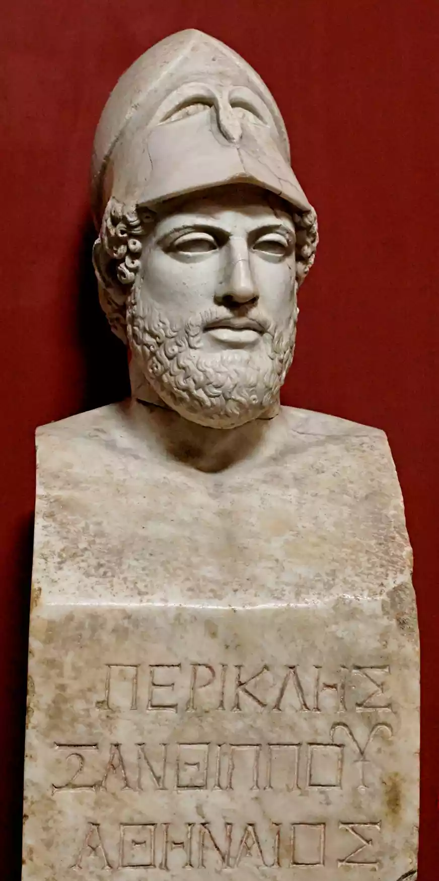 Busto de mármore de Péricles com elmo coríntio e a inscrição ΠΕΡΙΚΛΗΣ ΞΑΝΘΙΠΠΟΥ ΑΘΗΝΑΙΟΣ